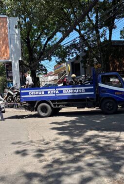 Operasi Parkir Liar Bandung: Belasan Mobil Kena Tilang ETLE di 8 Jalan Utama