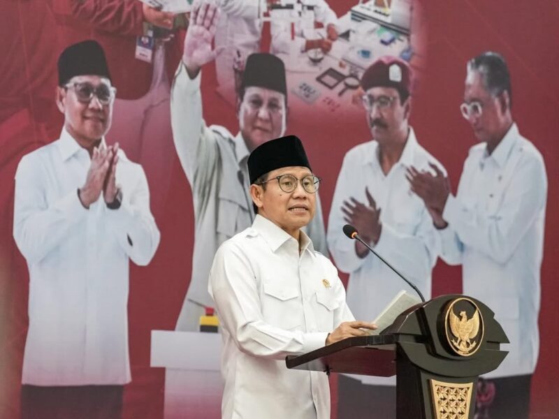 Menko Pemberdayaan Masyarakat Abdul Muhaimin Iskandar saat memberikan pidato dalam acara Satu Tahun Sekolah Rakyat di Jakarta