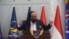 Ketua Umum Partai NasDem, Surya Paloh, saat memberikan pengarahan strategis mengenai peran partai politik sebagai pelayan publik dalam agenda Bimtek dan LAGA Perubahan di Jakarta, Minggu (26/4/2026)