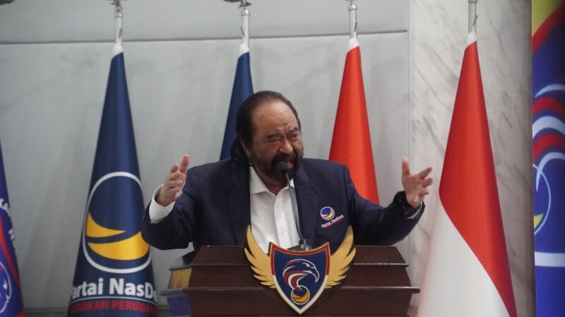 Ketua Umum Partai NasDem, Surya Paloh, saat memberikan pengarahan strategis mengenai peran partai politik sebagai pelayan publik dalam agenda Bimtek dan LAGA Perubahan di Jakarta, Minggu (26/4/2026)